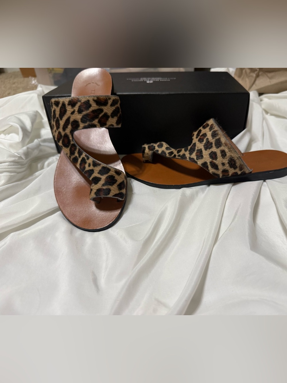 Kenneth Cole Palm flat toe loop calf hair sandals - Picture 2 of 10